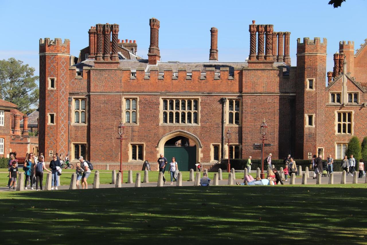 شقة Molesey  في Hampton Court - The Kings Rest المظهر الخارجي الصورة