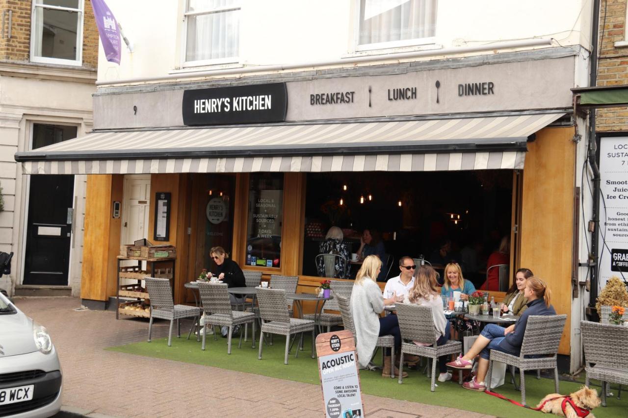شقة Molesey  في Hampton Court - The Kings Rest المظهر الخارجي الصورة